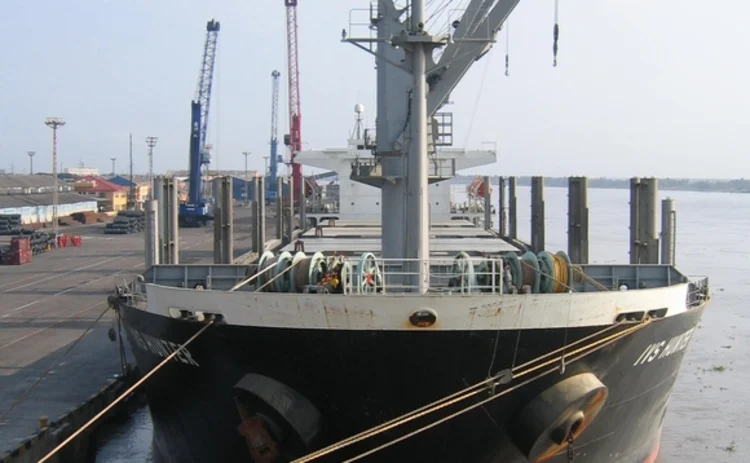 A handysize bulk cargo vessel