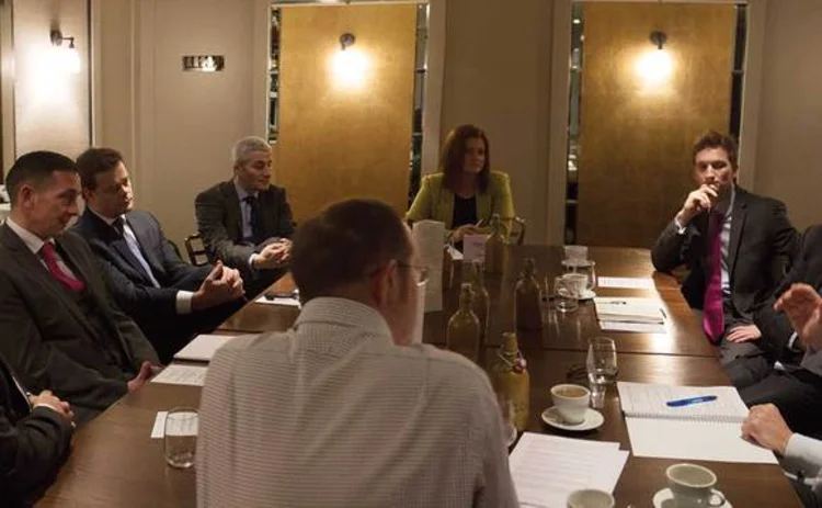 2015-01-29-ia-roundtable-marine-yachts-panorama-ipad