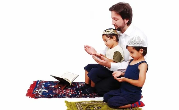 A Muslim family at prayer